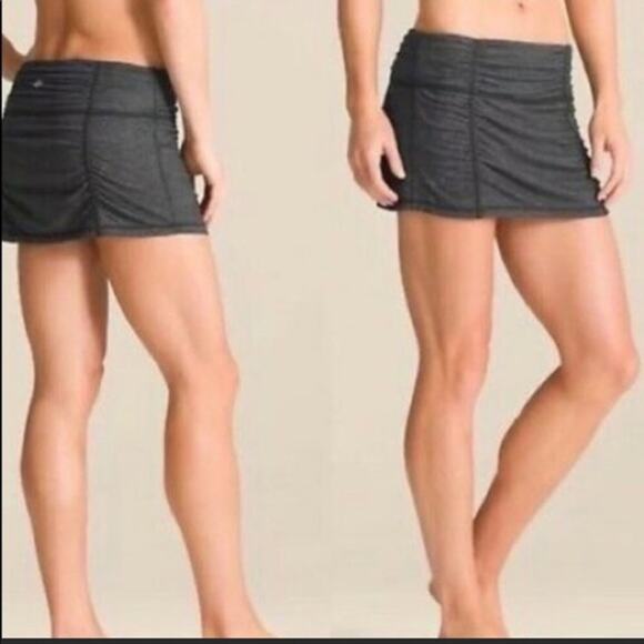 Athleta Hatha Yoga Ruched Mini Skort Size XS Charcoal Heathered Gray Skirt Gym - Picture 1 of 5